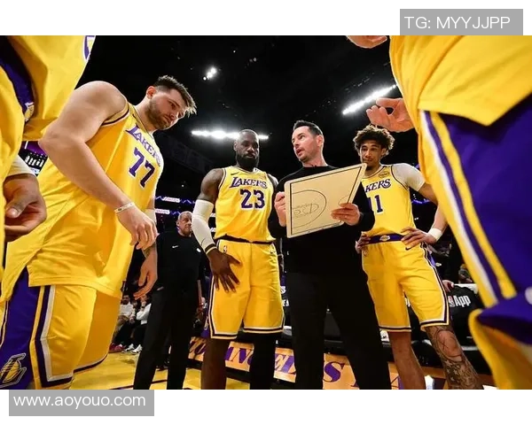 湖人对阵雷霆的精彩对决分析与赛后点评